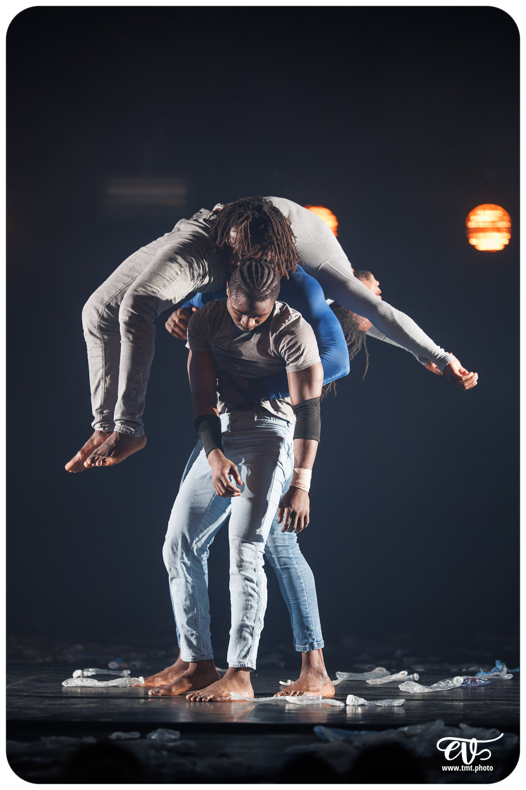 YÉ ! (L'EAU) (CIRCUS BAOBAB)